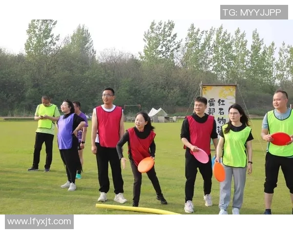 南京飞盘队展现灵活性与团队合作精神的精彩瞬间